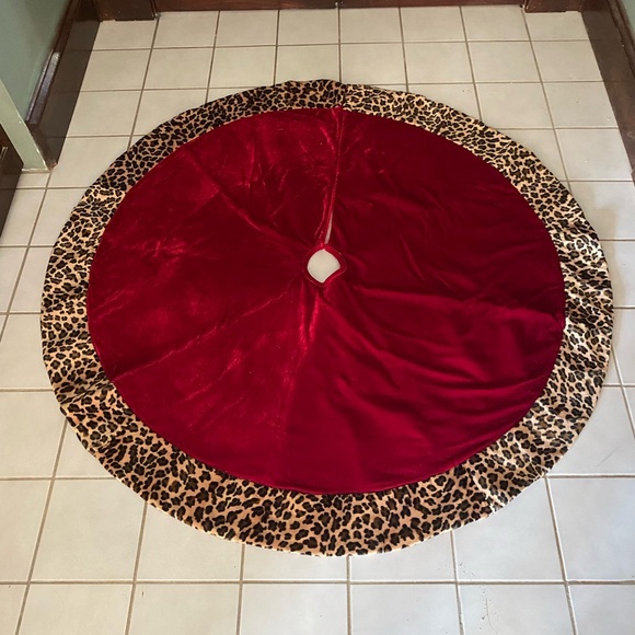 Red velvet tree skirt - Picture 1 of 2